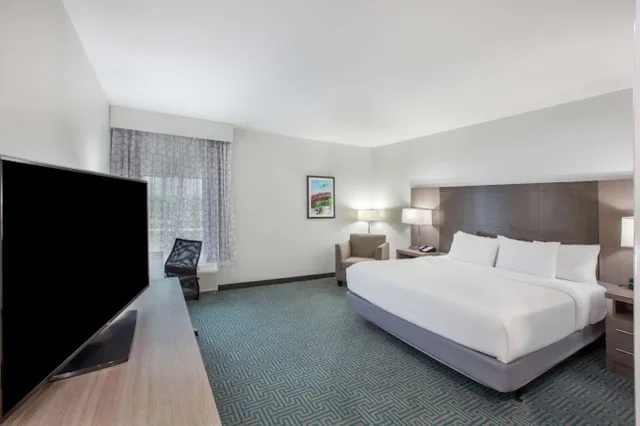 غرفة ديلوكس بسرير مزدوج لذوي الإعاقة، La Quinta Inn And Suites By Wyndham Dallas Duncanville 1/2