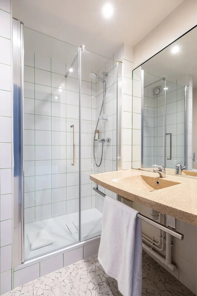 Pop, Twin Beds, greet Chartres Est 2/2