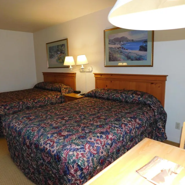 غرفة بسريرين كوين، Pacific Gardens Inn 1/2