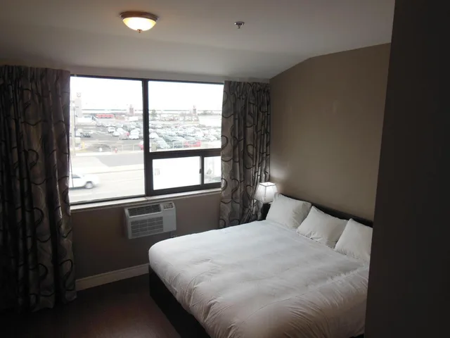 غرفة بسرير كينج، Nu Hotel Toronto 3/10
