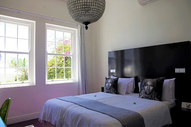 Art, Deluxe, Villa, King Bed, Patio، Dysart Boutique Hotel 2/4