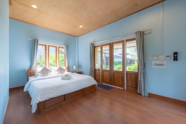 Garden, Coconut, Deluxe, King Bed, Sea Far Resort 1/1