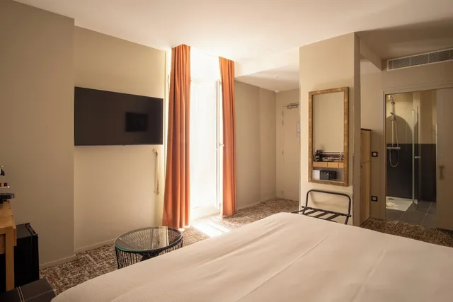 جناح جونيور بسرير كوين بشرفة، Sonder Le Frochot 3/4