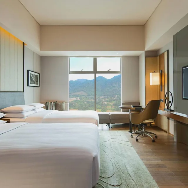 غرفة تنفيذية بسريرين منفصلين بإطلالة على الجبل، Chongqing Marriott Hotel 1/10