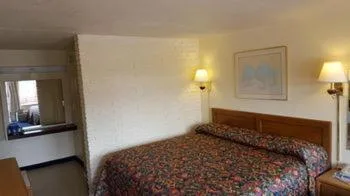 غرفة بسرير كينج، Red Carpet Inn Blacksburg 1/1