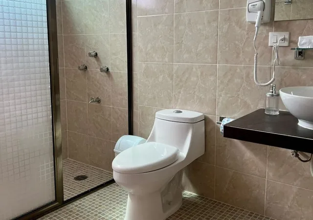 Design, 1 King and 1 Single Beds, Private Bathroom، Casa Ekinox 6/7