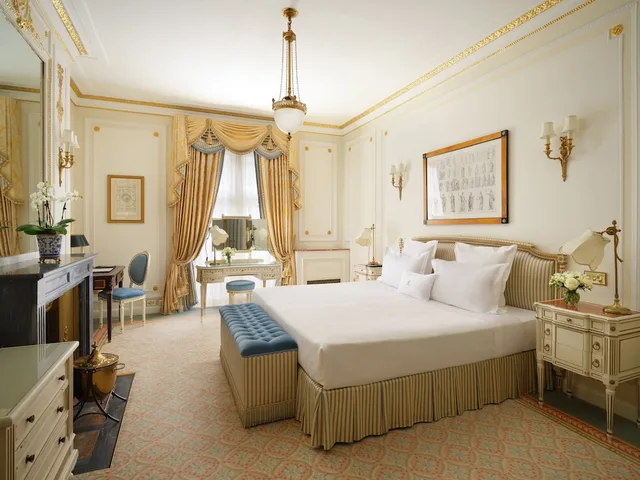 غرفة غراند ديلوكس بسرير كينج، RITZ LONDON 2/10