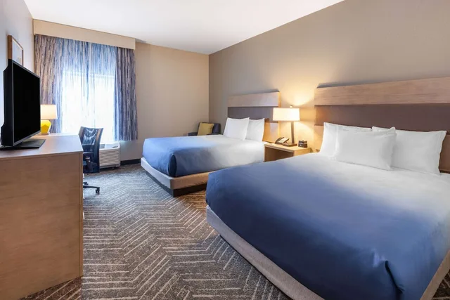 غرفة بسريرين كوين لذوي الإعاقة، La Quinta Inn & Suites by Wyndham Middletown-Goshen 2/9