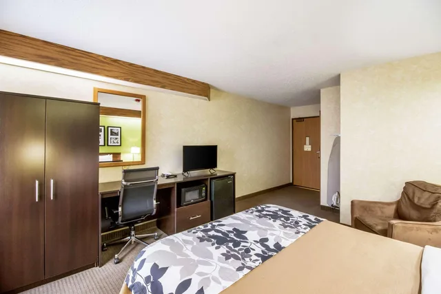 غرفة بسرير كوين، Sleep Inn Sioux Falls Airport, SD 3/6