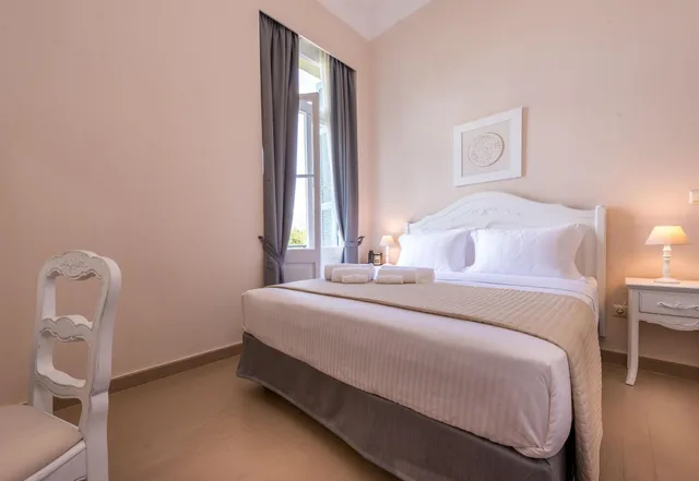 غرفة سوبيريور بسرير مزدوج بإطلالة على المتنزه بشرفة، Palladian Home 4/8