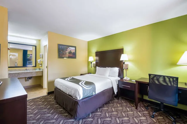 غرفة بسرير مزدوج لذوي الإعاقة، Quality Inn Fredericksburg, Central Park Area 2/3