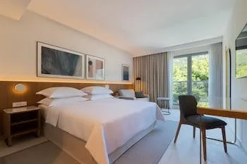 Superior, King Bed, Hill View، Bluesun Hotel Elaphusa 1/1