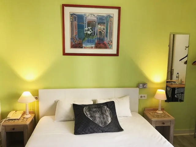 غرفة قياسية بسرير مزدوج، Brit Hotel Aux Sacres - Reims Centre 3/7