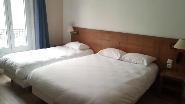 غرفة ثلاثية، HOTEL DE LA PERDRIX ROUGE 4/7