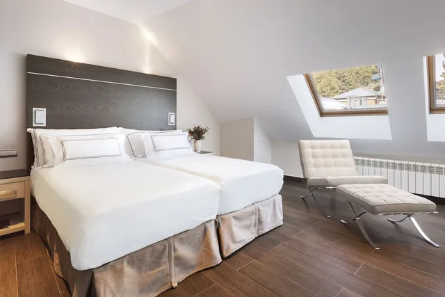 2 Bedrooms, the Level, Junior Suite, King and Twin Beds, Jetted Tub, Terrace، Melia Sol y Nieve 2/8