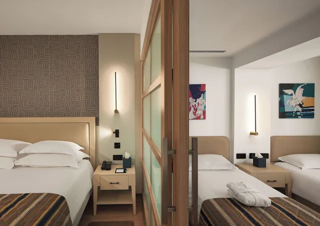 جناح عائلي بسرير كينج بإطلالة على الجبل، Olympic Lagoon Resort Paphos 7/10