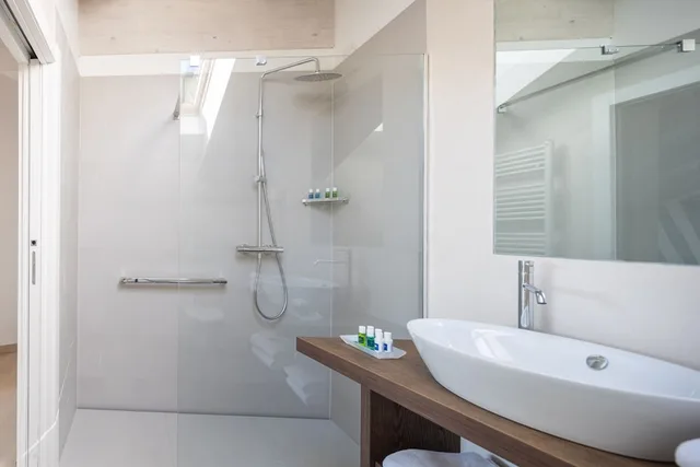 جناح جونيور بسريرين منفصلين بشرفة، Hotel Continental 3/3