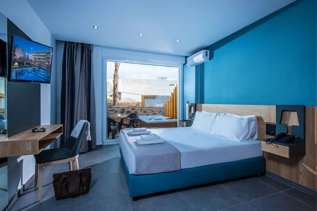 Superior, 1 Double and 1 Single Bed, Outdoor Jetted Tub، Enorme Infinity Beach 4/9