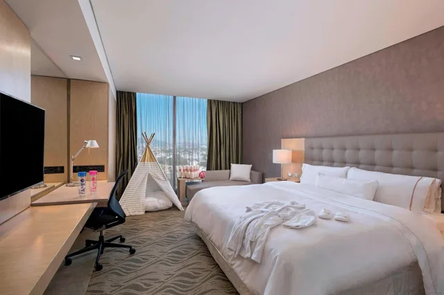 غرفة بريميوم بسرير مزدوج بإطلالة على المدينة، THE WESTIN GUADALAJARA 3/8
