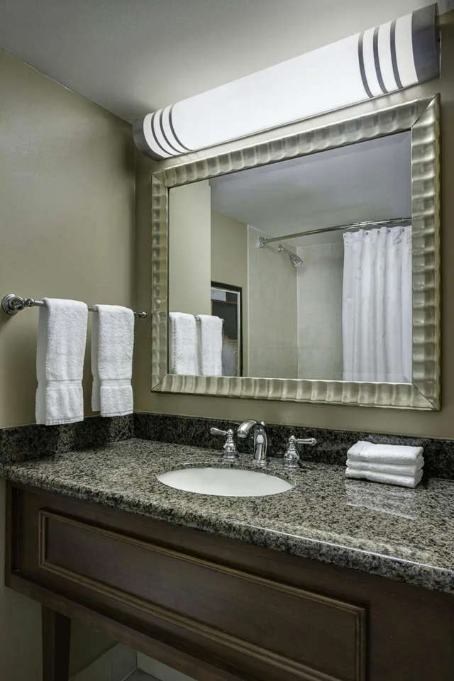 غرفة قياسية بسريرين مزدوجين، Sheraton Oklahoma City Downtown Hotel 6/6