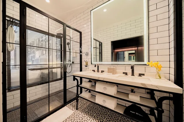 Casco, King Bed, Hotel La Compania In The Unbound Collection By Hyatt 10/10
