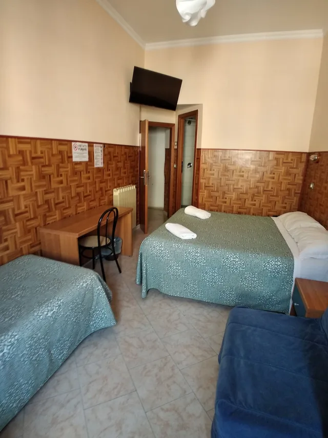 غرفة ثلاثية بسرير مزدوج وسرير فردي بحمام خاص، Hotel Cressy 6/7
