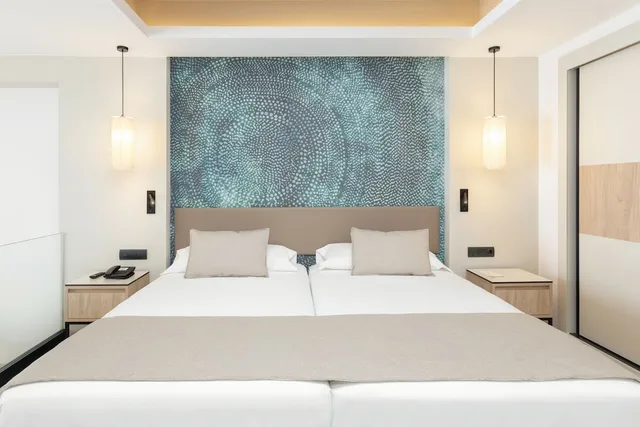 غرفة بسرير كينج بإطلالة على البحر بشرفة، Hotel RIU Palace Jandia 2/3