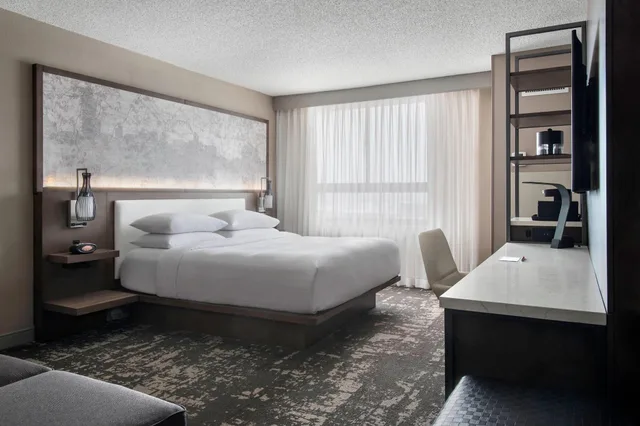 غرفة بسرير كينج لذوي الإعاقة، Melville Marriott Long Island 2/4