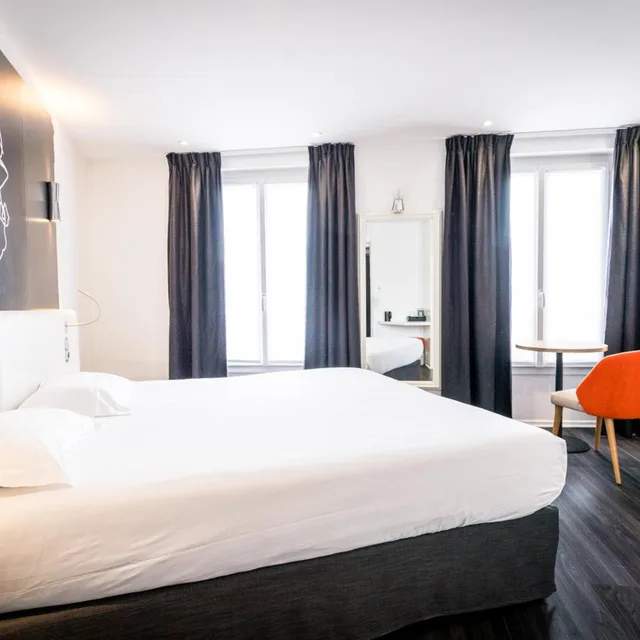 غرفة ثلاثية مع أريكة، Hotel Montparnasse Saint Germain 3/5