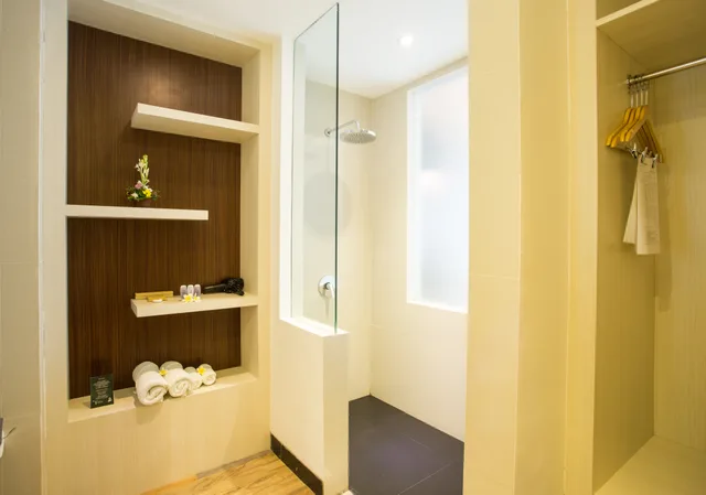 غرفة ديلوكس بسرير مزدوج أو سريرين منفصلين بإطلالة على المسبح، Tonys Villas and Resort Seminyak Bali 4/4