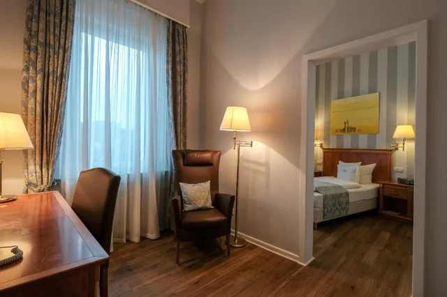 غرفة سوبيريور بسرير مزدوج وسريرين منفصلين، Hotel Savoy Hanover 1/1