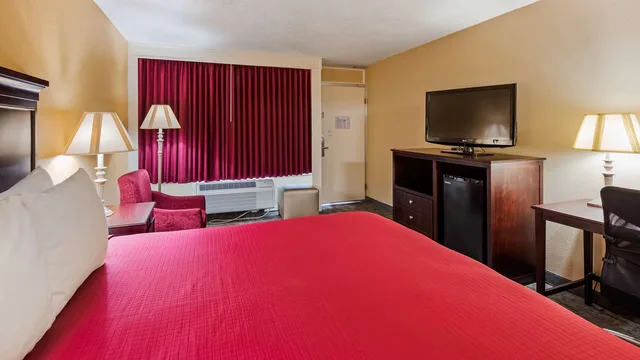 غرفة بسرير كوين، Osage Creek Lodge 1/3