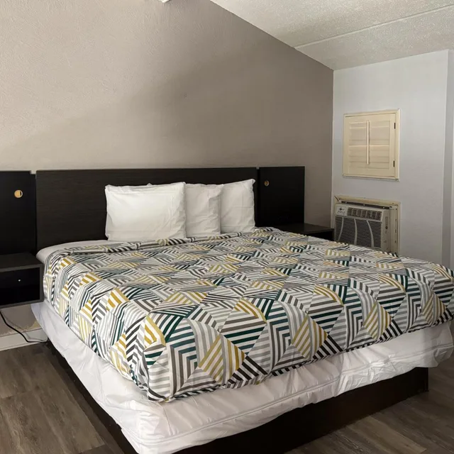 غرفة بسرير كينج لذوي الإعاقة، Studio6 Tallahassee, FL – North Monroe 4/5