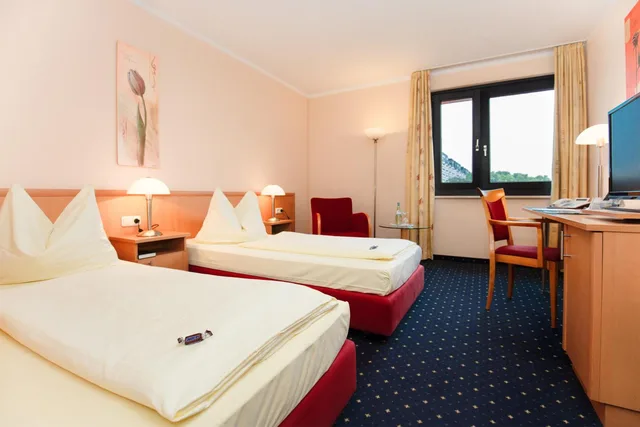 Room, Twin Beds, Parkhotel Marl 2/4