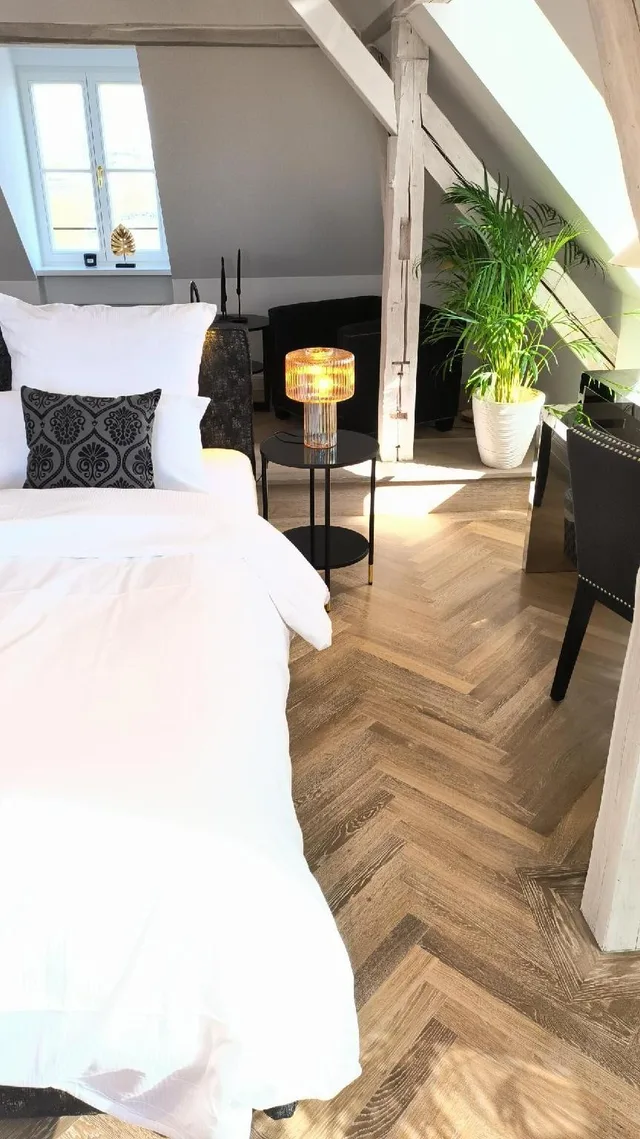 Deluxe, Double or Twin Bed, Boutique Hotel Krone Muenchen 2/2