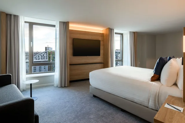 غرفة سوبيريور بسرير كينج بإطلالة على النهر، Courtyard by Marriott Glasgow SEC 4/8