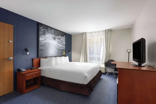 غرفة بسرير كينج لذوي الإعاقة، Hotel TERRA Laurentides 4/7