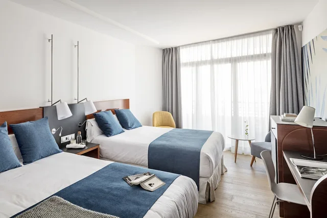 Design, Quadruple, Queen and Twin Beds، Aqua Hotel Onabrava 2/4
