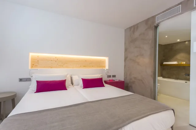 جناح سوبيريور بغرفتي نوم، One Ibiza Suites 2/4