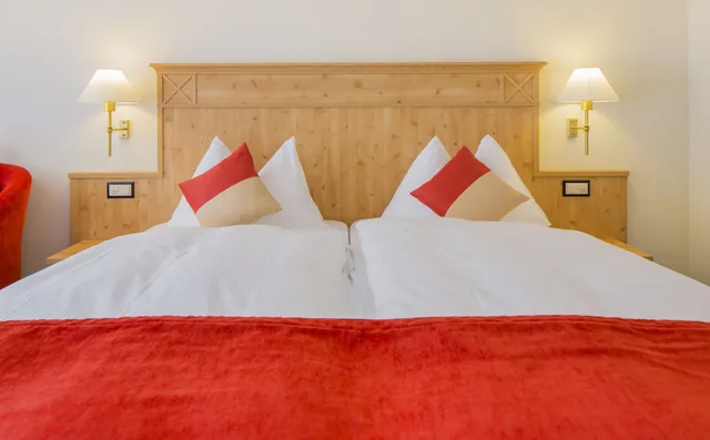 غرفة عائلية بسرير كينج بشرفة بغرفة نوم واحدة مع أريكة، Hotel Tascherhof 1/2