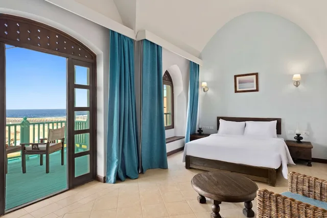 غرفة بريميوم بإطلالة على البحر بشرفة، Swissotel Resort El Quseir 3/4