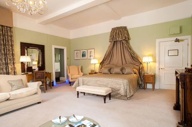 Deluxe, Double Bed, Llangoed Hall Hotel 1/2