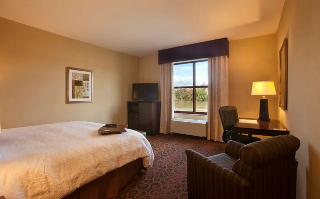 غرفة بسرير كينج، Hampton Inn Marquette/Waterfront 1/1