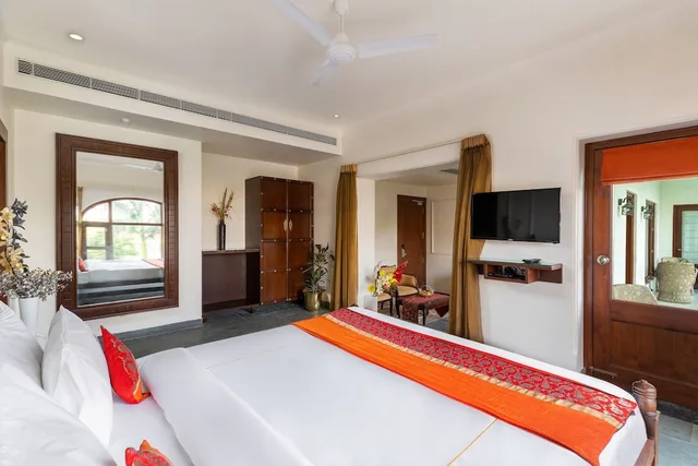 Heritage, Junior Suite, King Bed, Lake View, Shared Balcony، Treebo Brahma Niwas By The Lake 1/2