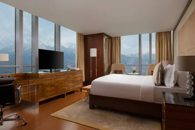 غرفة إليت ركنية بسرير كينج بإطلالة، THE RITZ-CARLTON, ALMATY 4/7