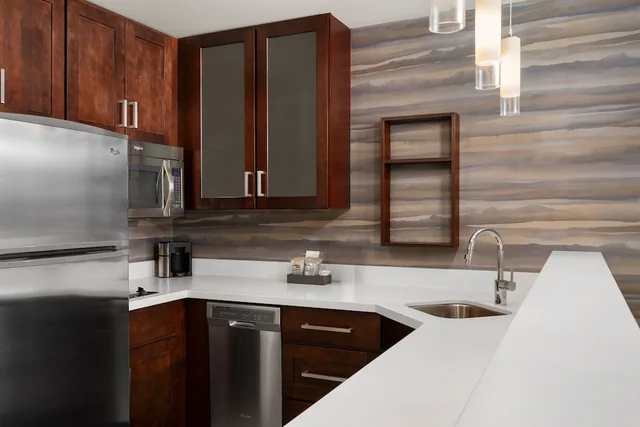استوديو بسرير كينج بإطلالة على الجبل مع أريكة، Residence Inn Kingston 4/4