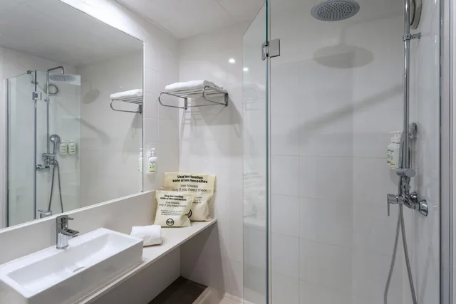 غرفة سوبيريور بسرير مزدوج، B&B HOTEL Valencia Arena 9/10