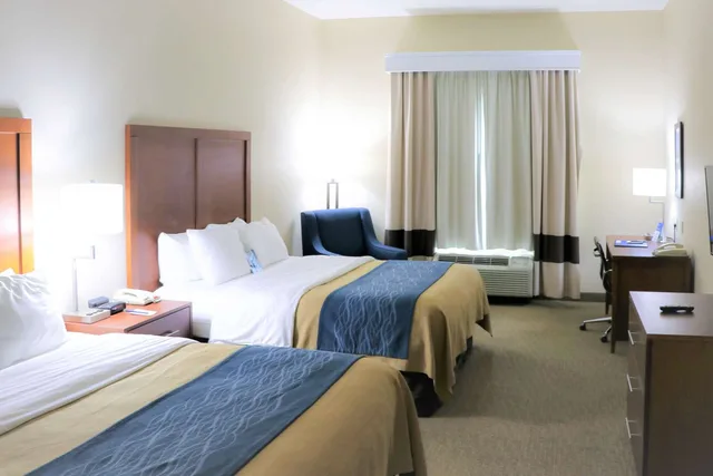 غرفة بسريرين كوين، Comfort Inn and Suites Sikeston I-55 3/6