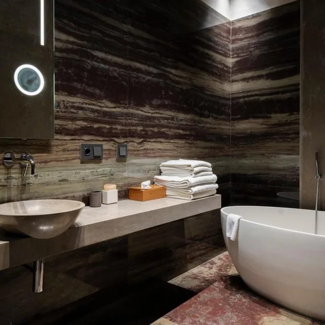 جناح جونيور عائلي، Hotel Warszawa 9/9