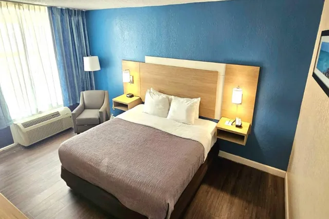 غرفة بسرير مزدوج، Quality Inn & Suites Conference Center 2/10